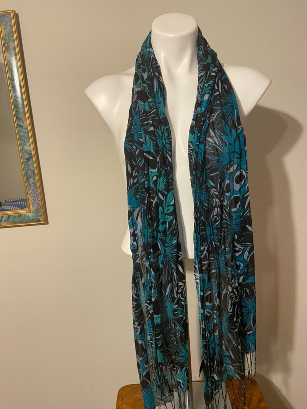 9 scarves 
Lot of nine scarves  see pictures - Picture 8 of 9